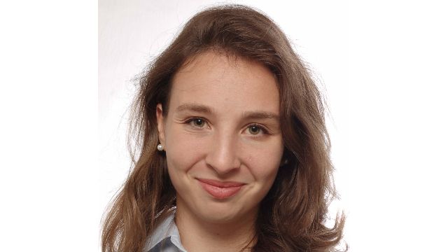 世界经济论坛⼈⼯智能卓越中⼼的⼈⼯智能应⽤与影响负责⼈玛丽亚·贝索（Maria Basso）（受访者供图）